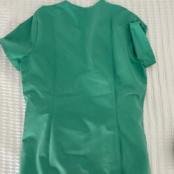 FIGS Scrub set - Picture 6 of 7